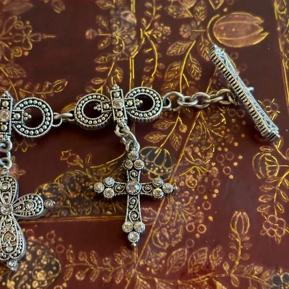 Silver tone Cross bracelet 8” - Picture 7 of 7